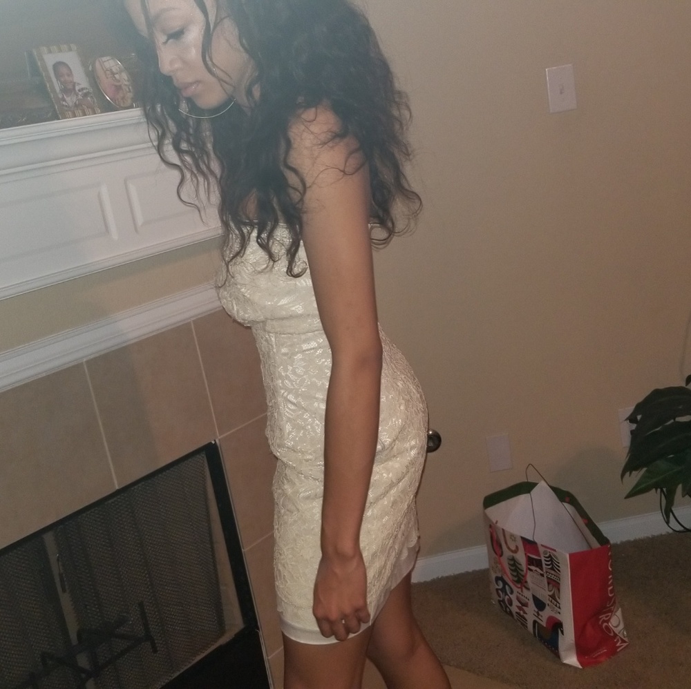 Cream lace overlay dress - Picture 4 of 4